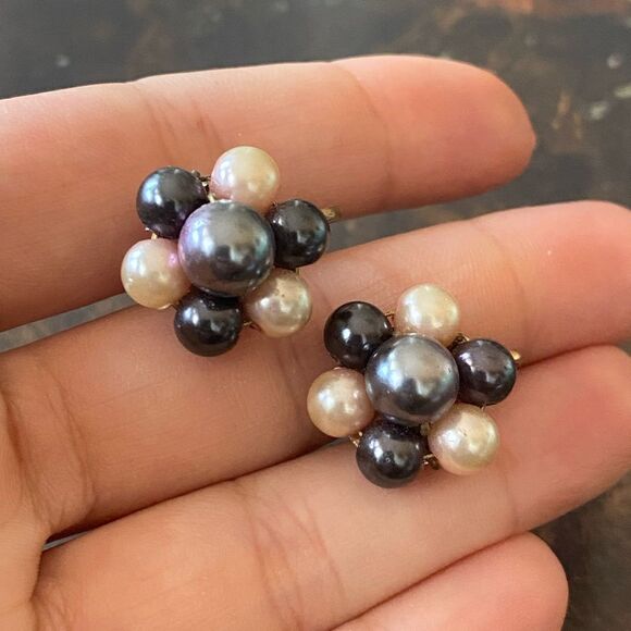 Vintage Screw-back Retro Bead Earrings - Picture 6 of 6